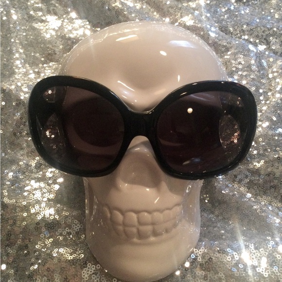 Rock and Republic “Hornet” Oversized Sunglasses - Picture 1 of 9